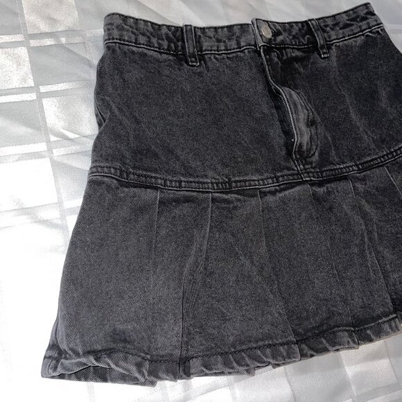 🎉 Bundle Deal: 4 for $20! 🎉 denim skirt with pleats - Picture 2 of 9